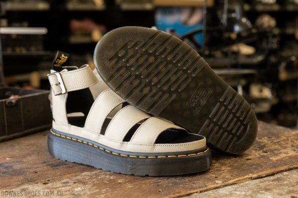 [DR.MARTENS] Clarissa II Quad Parchment Beige Pisa ☆ Clarissa II Pisa Leather Strap Platform Sandals in Parchment