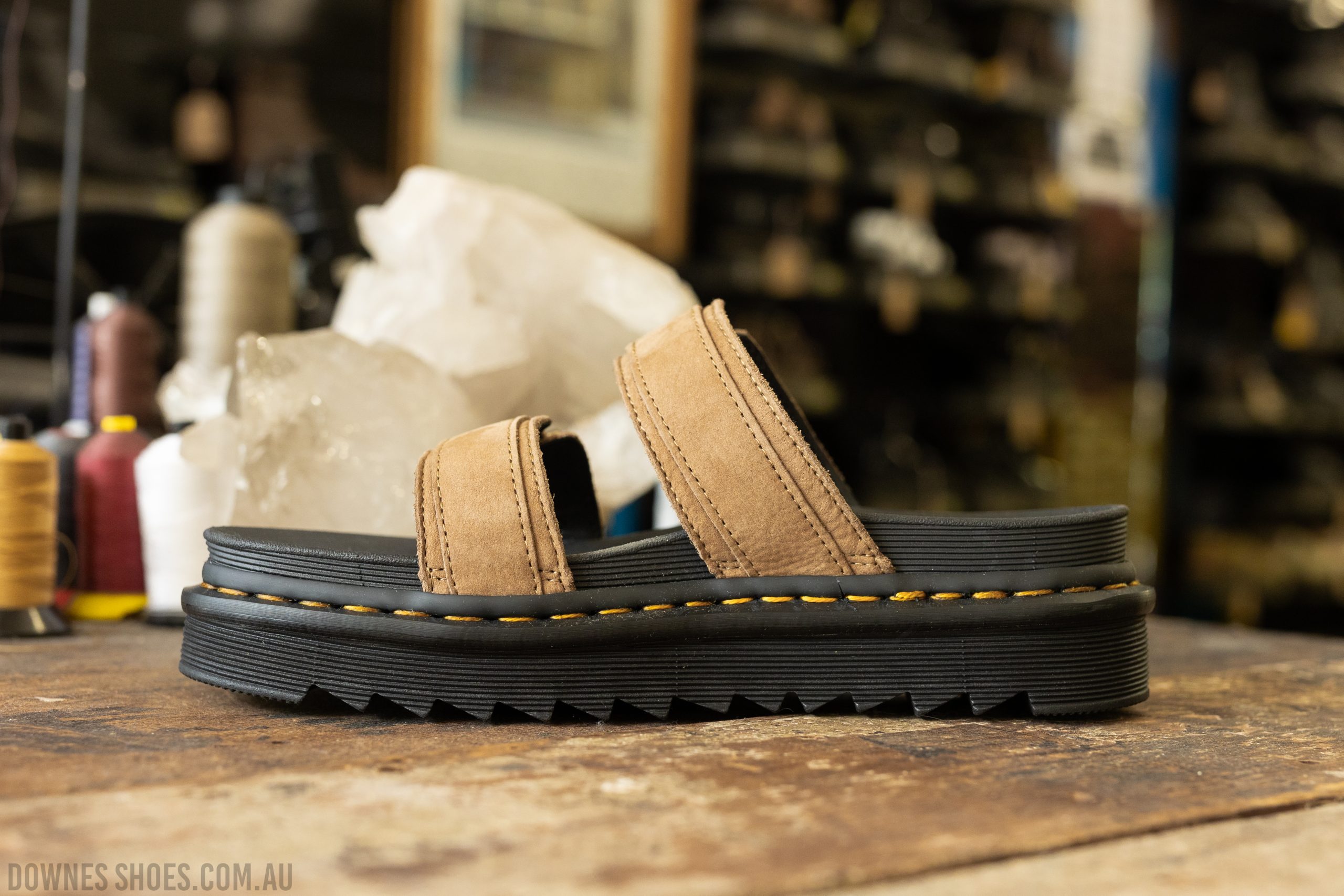 Myles サンダル Savannah Tan US 7 25cm Dr. Martens Myles Sandals At Free People In Savannah Tan