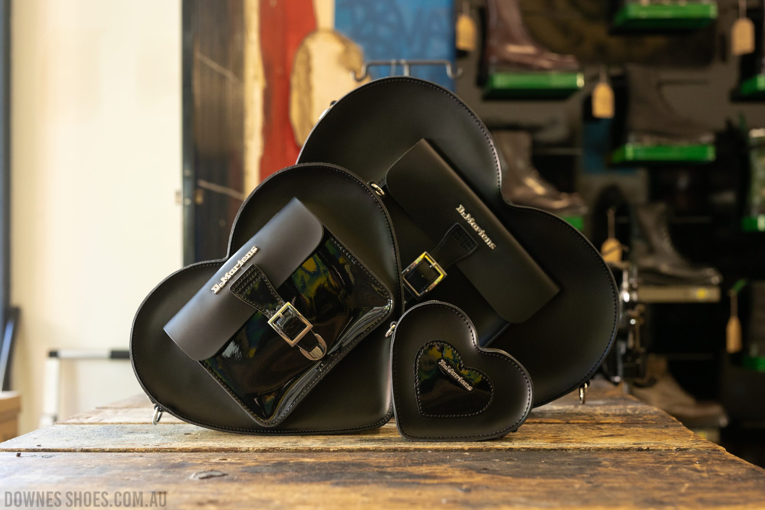 【Dr Martens】LARGE HEART BACKPACKバッグ2Way I loveeee the bigger heart backpack! : r/DrMartens