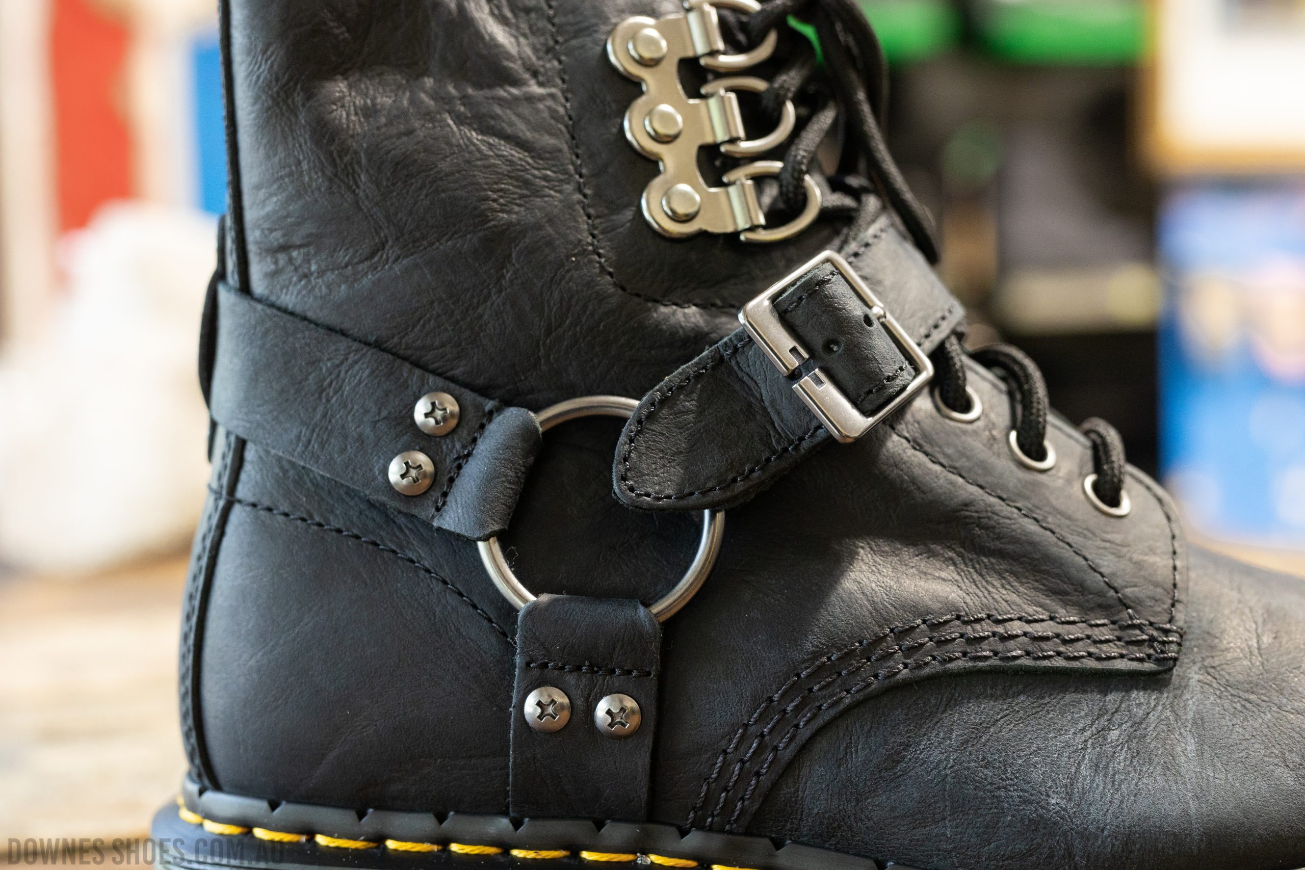 1460 Antique Pull Up Black Boot