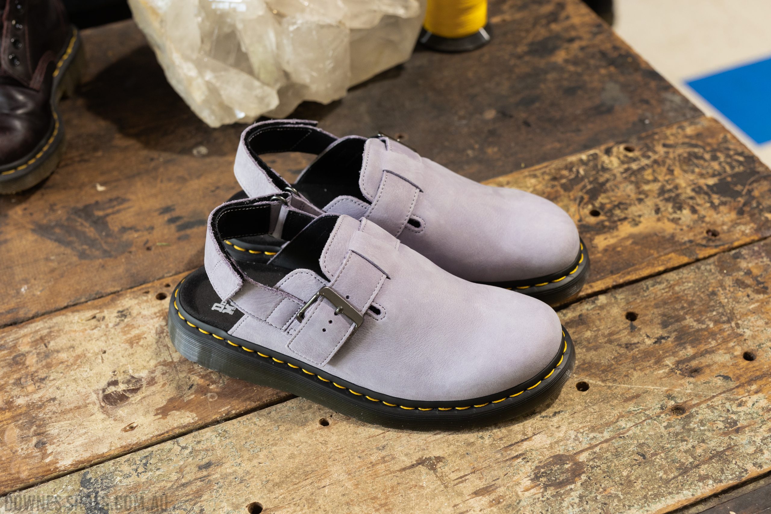 【Dr.Martens】JORGE バックルミュールサンダル LAVENDER FROST Dr.Martens】JORGE バックルミュールサンダル LAVENDER FROST