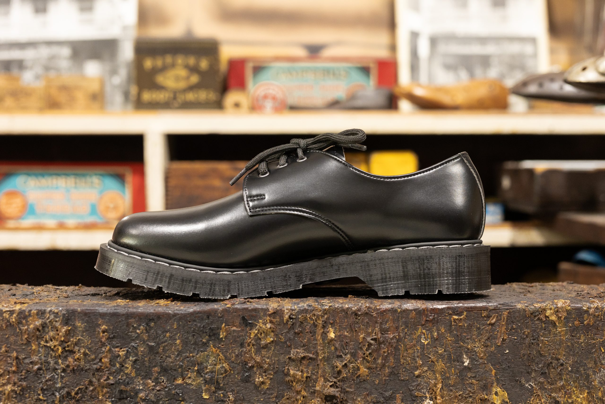 Solovair Vegan Gibson Shoe Black Hi-Shine