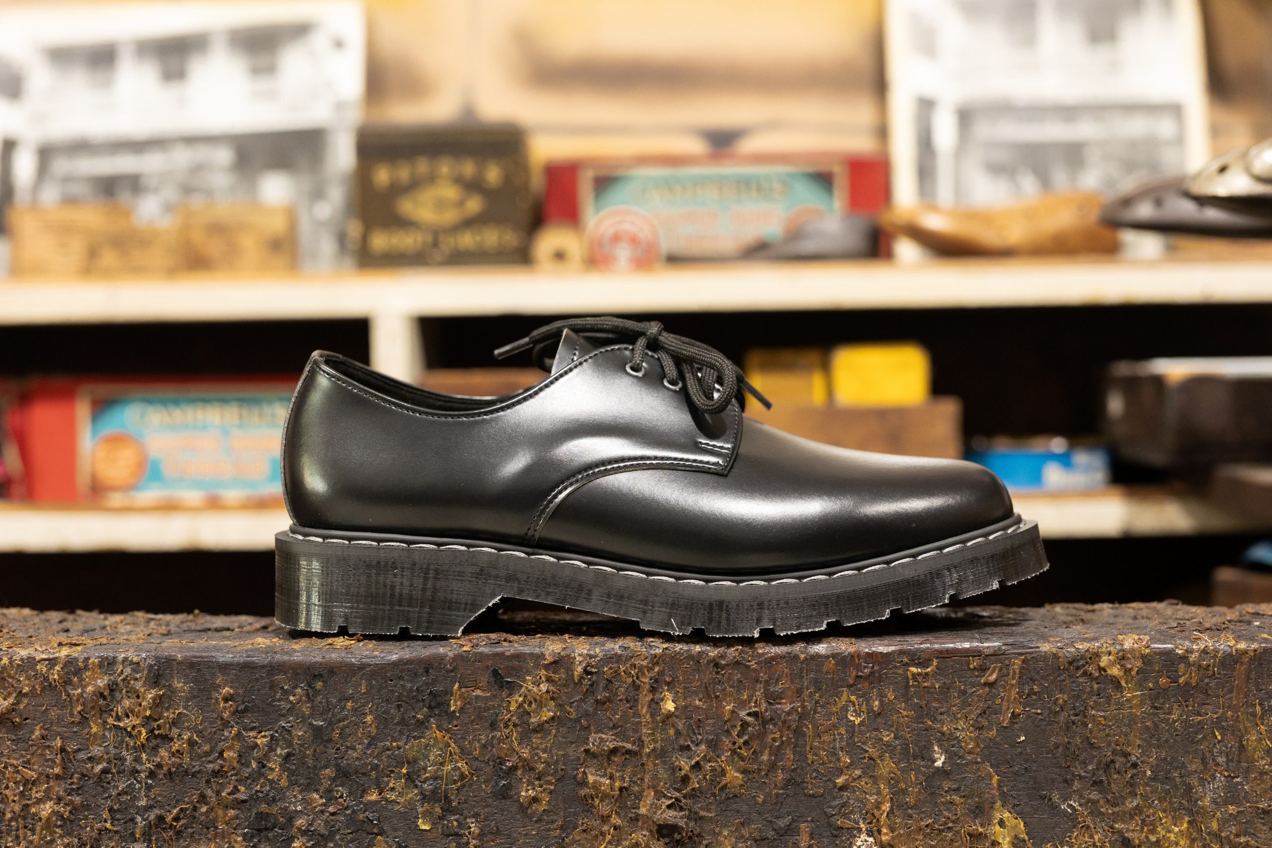 Solovair Vegan Gibson Shoe Black Hi-Shine