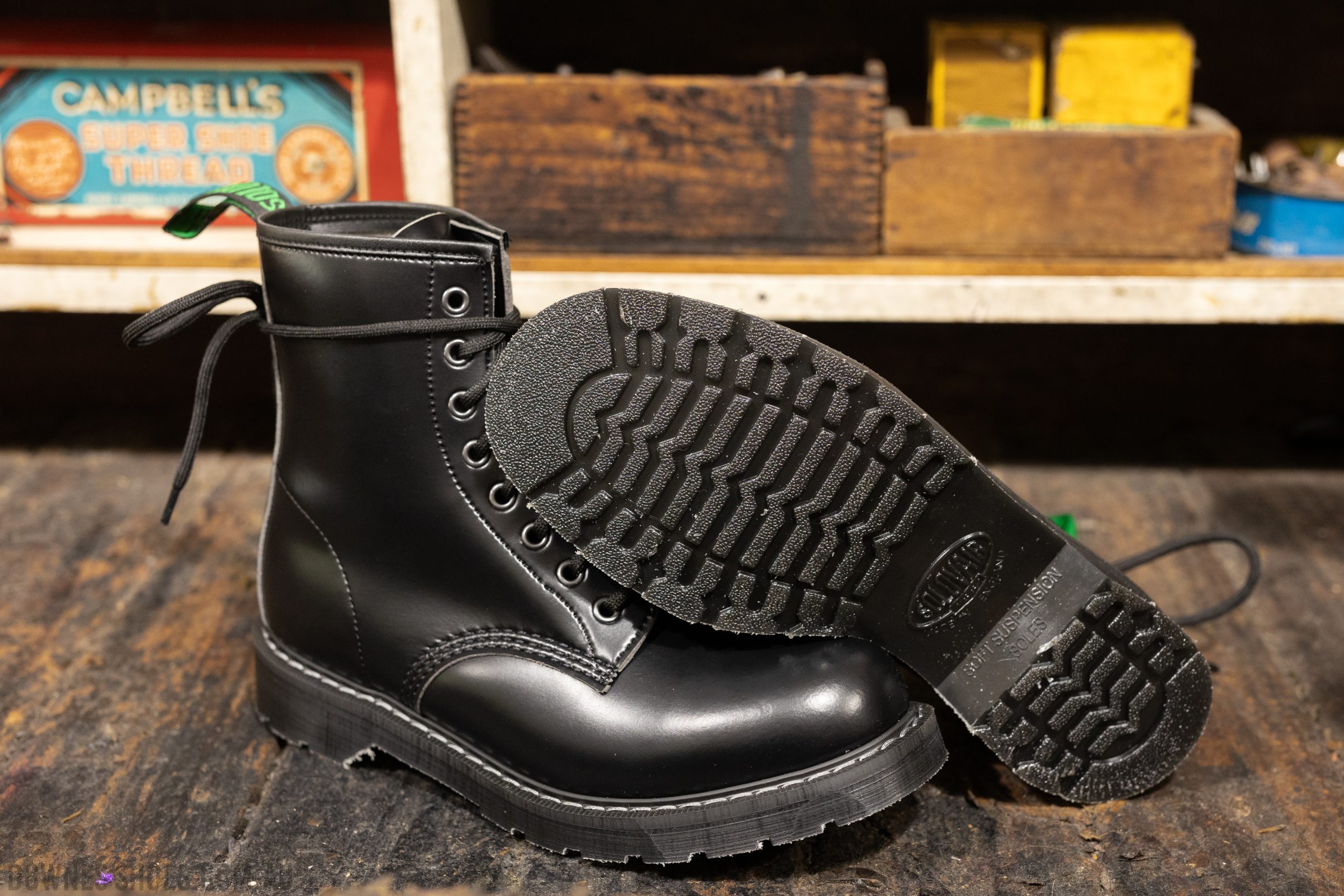 Solovair Vegan 8-Eye Derby Boot Black Hi-Shine