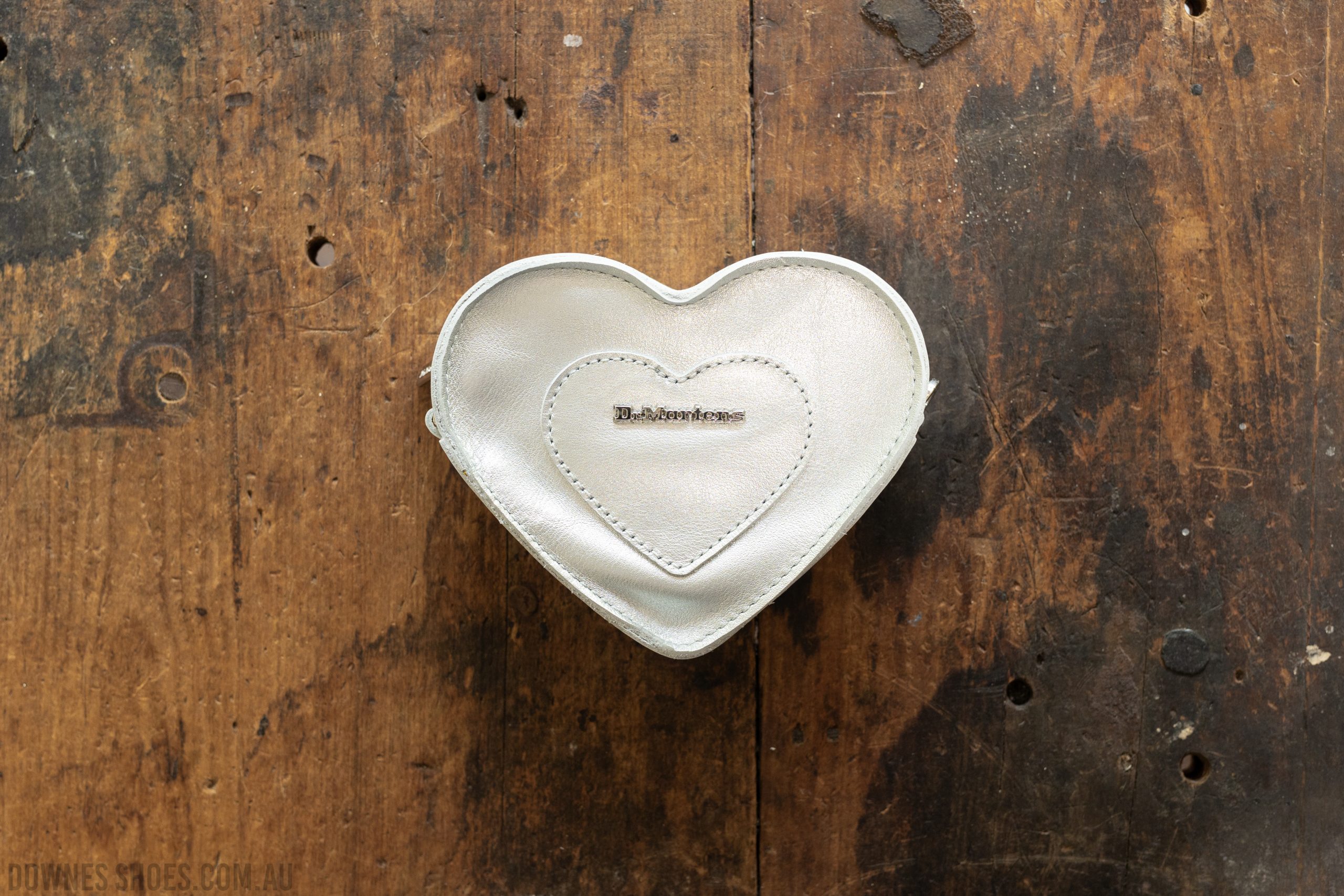 【THE MUSEUM VISITOR】HEART STUD MINI BAG (SILVER) HEART STUD MINI BAG (SILVER) : THE MUSEUM VISITOR