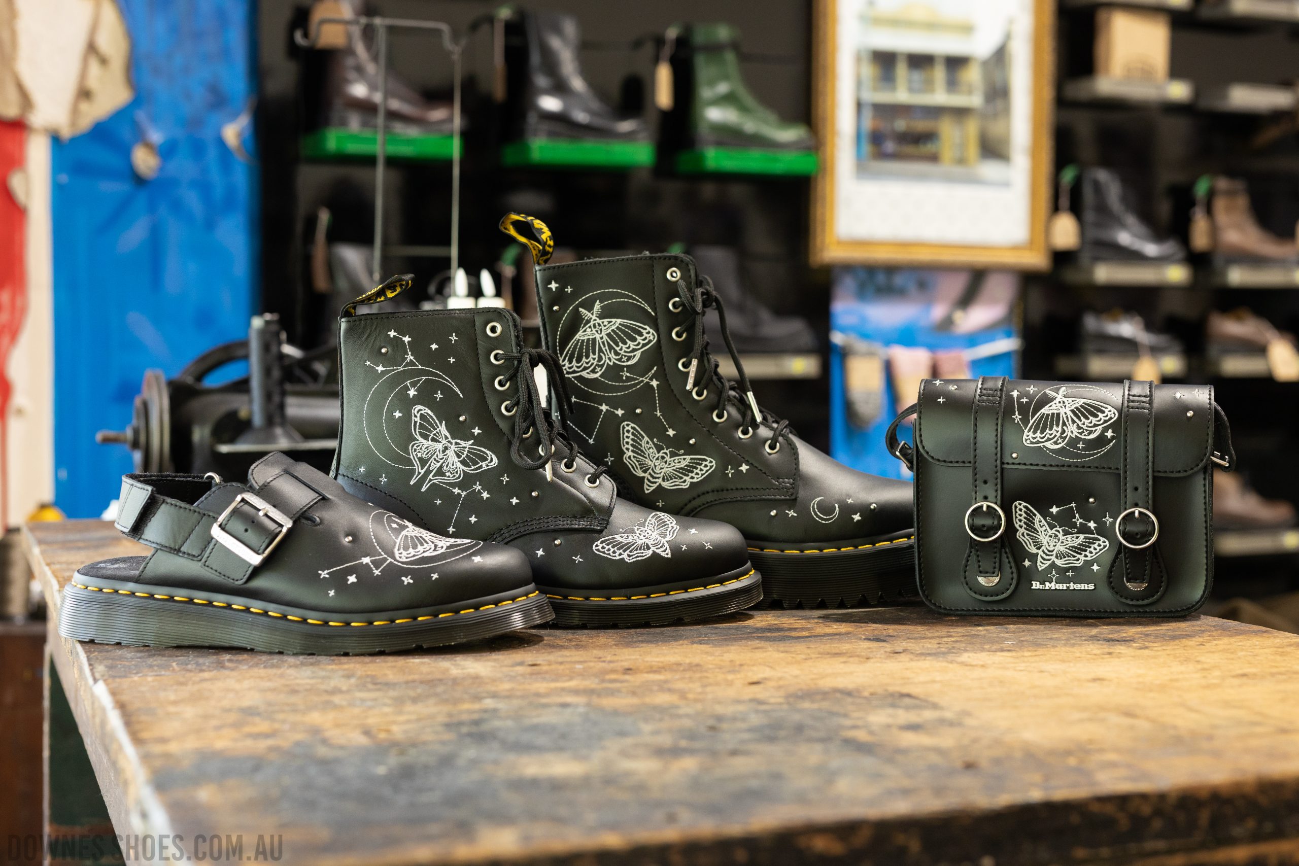 Dr Martens★JADON CELESTIAL MOTH EMBROIDERED★厚底 DR. MARTENS JADON CELESTIAL MOTH EMBROIDERED PLATFORM BOOT