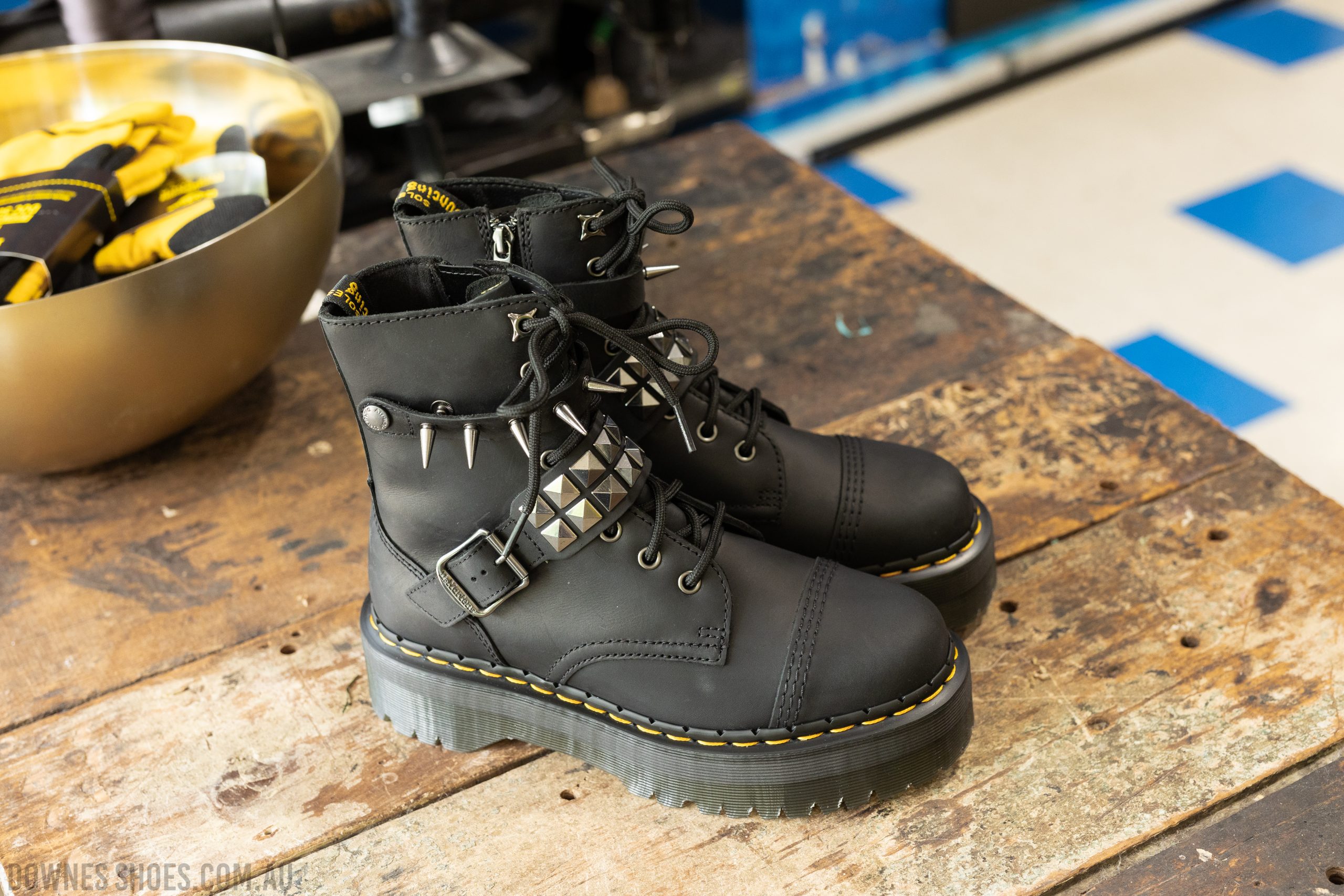 24SS Dr. Martens JADON BOOT PULL UP LEATHER プラットフォーム Jadon Boot Pull Up Leather Platforms in Dark Brown | Dr. Martens