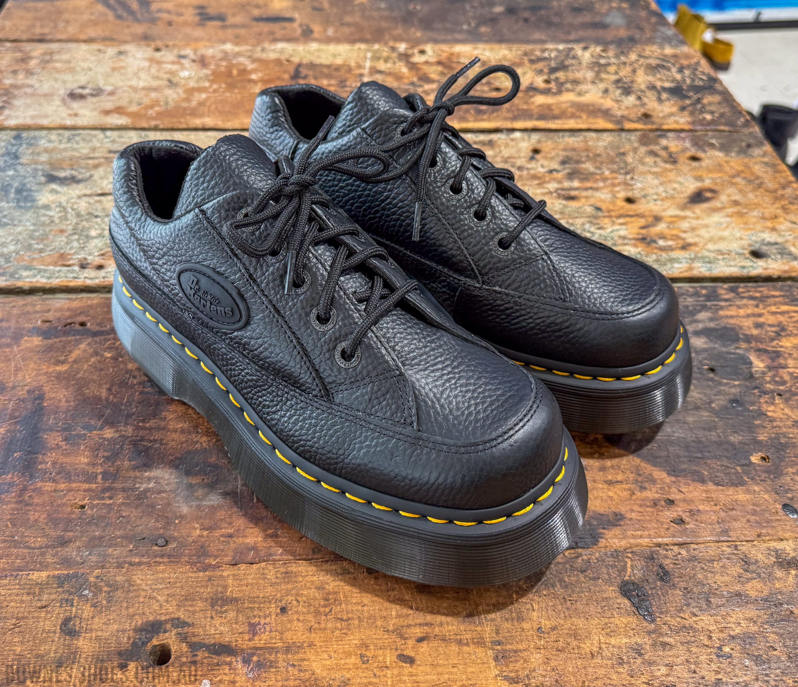 【Dr.Martens】 Buzz 5-eye milled nappa レースアップシューズ Buzz 5-eye milled nappa leather shoes in Black Milled Nappa