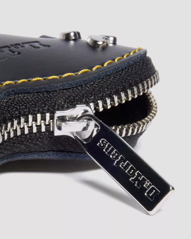 【DR MARTENS】Leather Heart Shaped Key Ring Purse 小銭入れ Leather Heart Shaped Key Ring Purse in Black | Dr. Martens